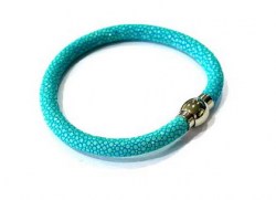 Bangle with magnetic caps